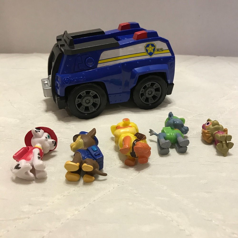 Paw Patol Chase's Cruiser Plus 5 action figures